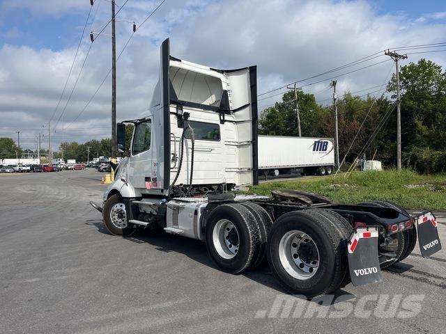 Volvo VNL 300 Tractores (camiões)