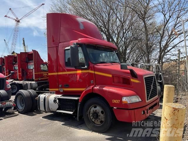 Volvo VNM42T Tractores (camiões)