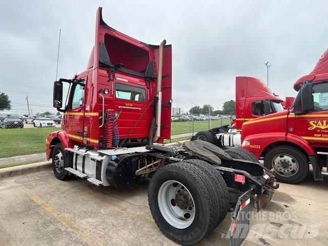 Volvo VNM42T Tractores (camiões)