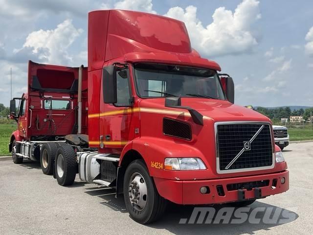 Volvo VNM42T Tractores (camiões)