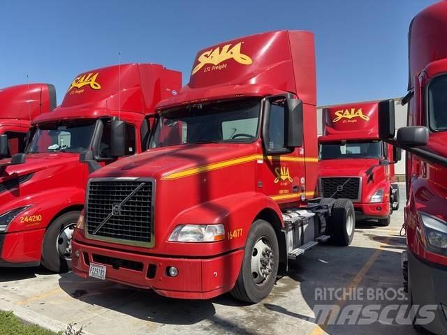 Volvo VNM42T Tractores (camiões)