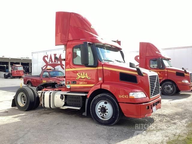 Volvo VNM42T Tractores (camiões)