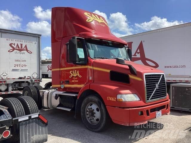 Volvo VNM42T Tractores (camiões)