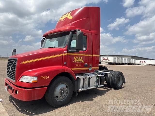 Volvo VNM42T Tractores (camiões)