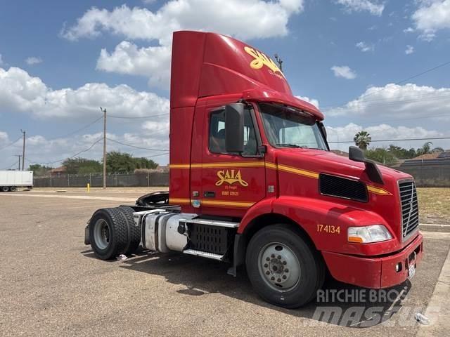 Volvo VNM42T Tractores (camiões)
