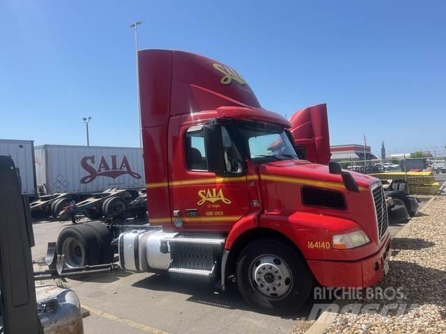 Volvo VNM42T Tractores (camiões)