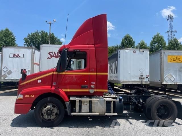 Volvo VNM42T Tractores (camiões)