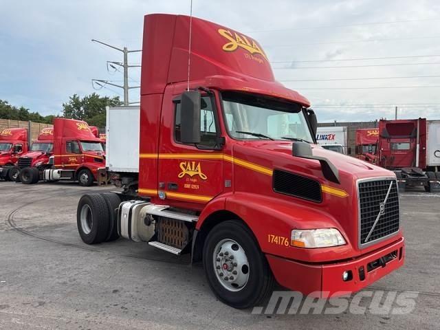 Volvo VNM42T Tractores (camiões)