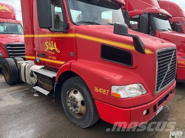 Volvo VNM42T Tractores (camiões)