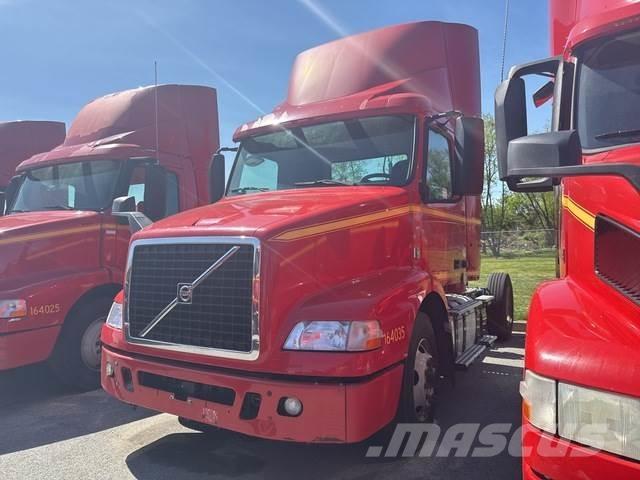 Volvo VNM42T Tractores (camiões)