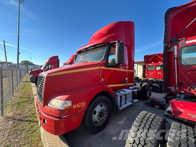 Volvo VNM42T Tractores (camiões)