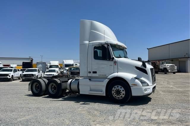 Volvo VNR300 Tractores (camiões)