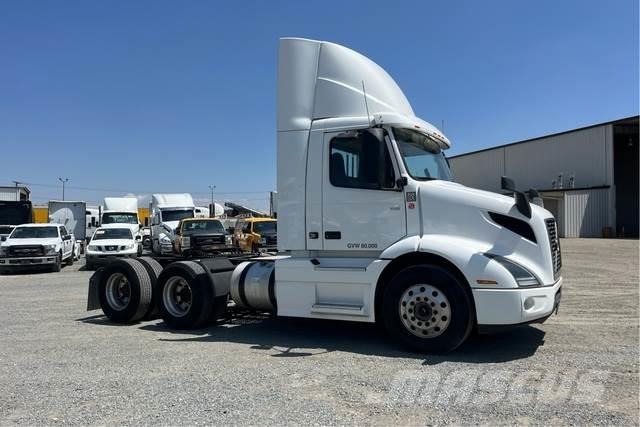 Volvo VNR300 Tractores (camiões)