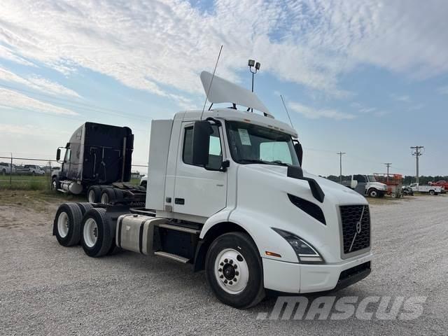 Volvo VNR64300 Tractores (camiões)