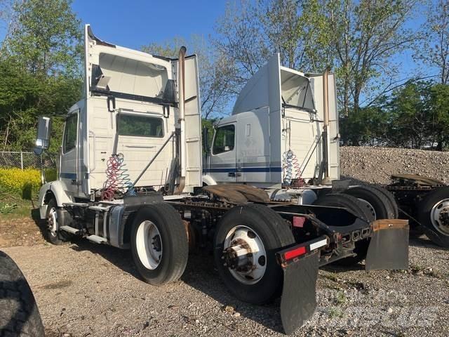 Volvo VNR64T Tractores (camiões)