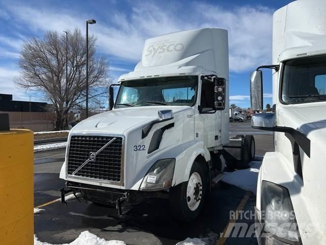 Volvo VNR64T Tractores (camiões)