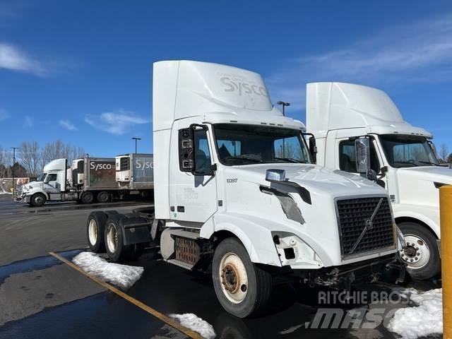 Volvo VNR64T Tractores (camiões)