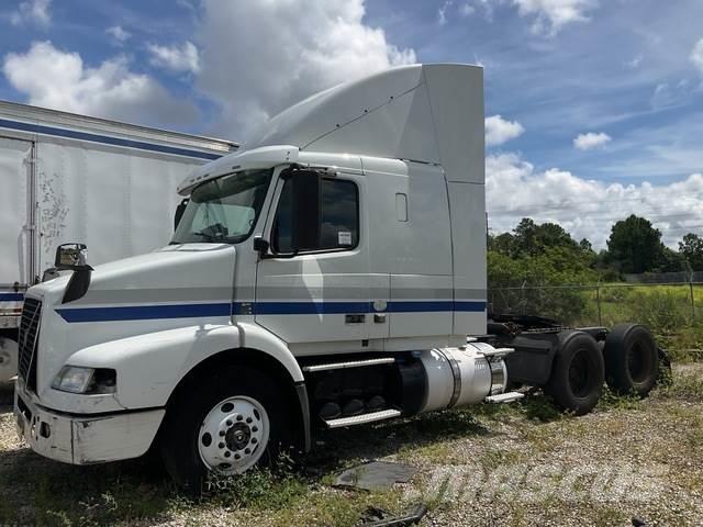Volvo VNR64T Tractores (camiões)