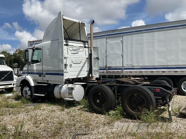 Volvo VNR64T Tractores (camiões)