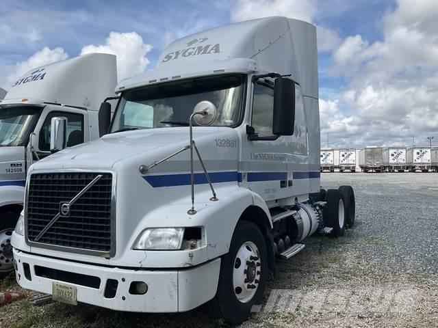 Volvo VNR64T Tractores (camiões)