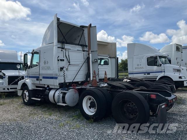 Volvo VNR64T Tractores (camiões)