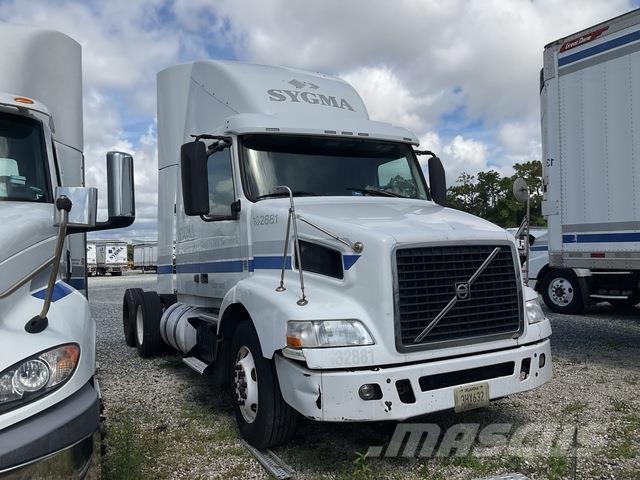 Volvo VNR64T Tractores (camiões)