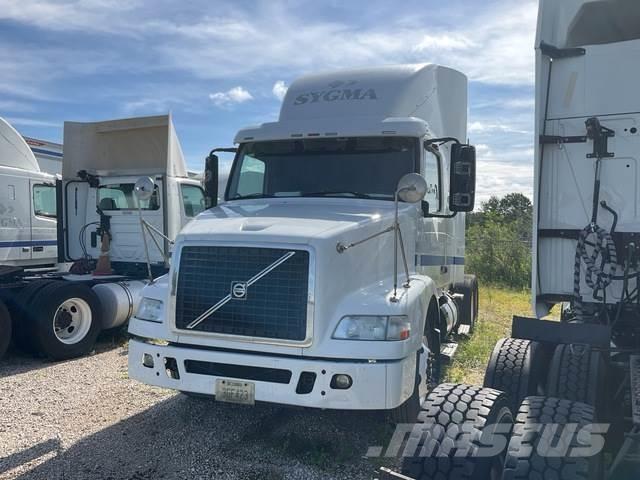 Volvo VNR64T Tractores (camiões)