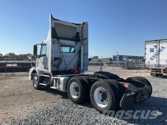 Volvo VNR64T Tractores (camiões)