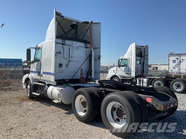 Volvo VNR64T Tractores (camiões)