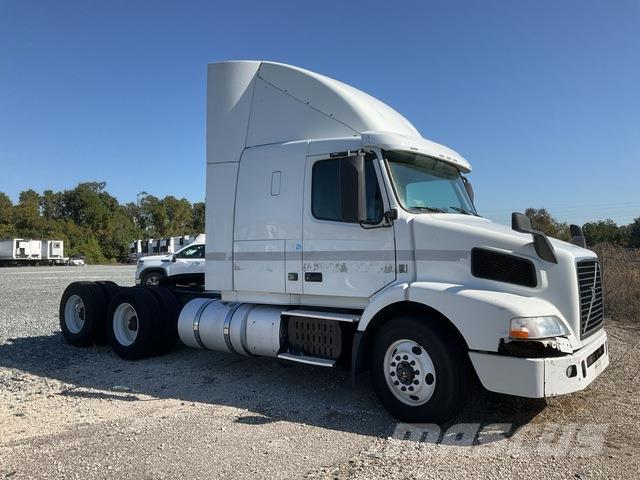 Volvo VNR64T Tractores (camiões)