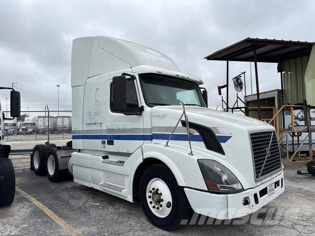 Volvo VNR64T Tractores (camiões)