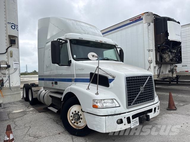 Volvo VNR64T Tractores (camiões)