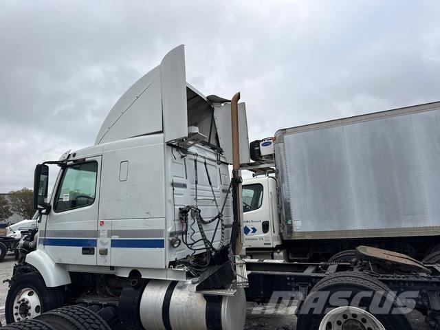 Volvo VNR64T Tractores (camiões)