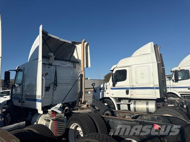 Volvo VNR64T Tractores (camiões)