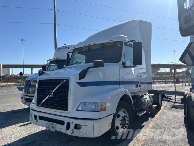 Volvo VNR64T Tractores (camiões)