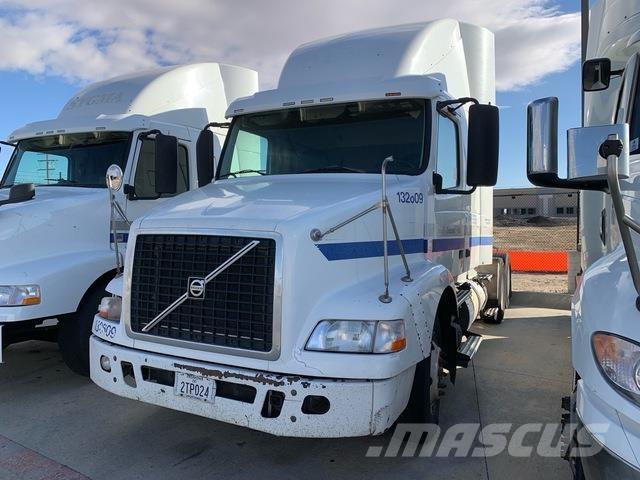 Volvo VNR64T Tractores (camiões)