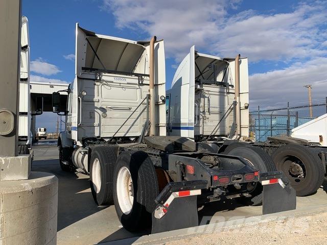 Volvo VNR64T Tractores (camiões)