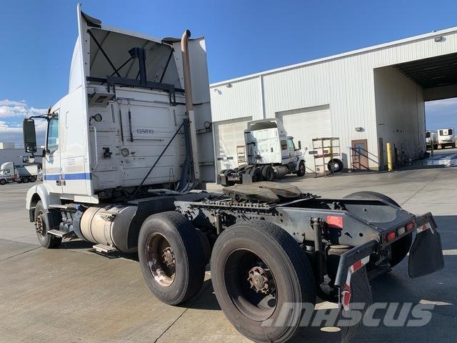 Volvo VNR64T Tractores (camiões)