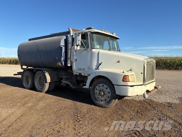 White Aero Auto-tanques