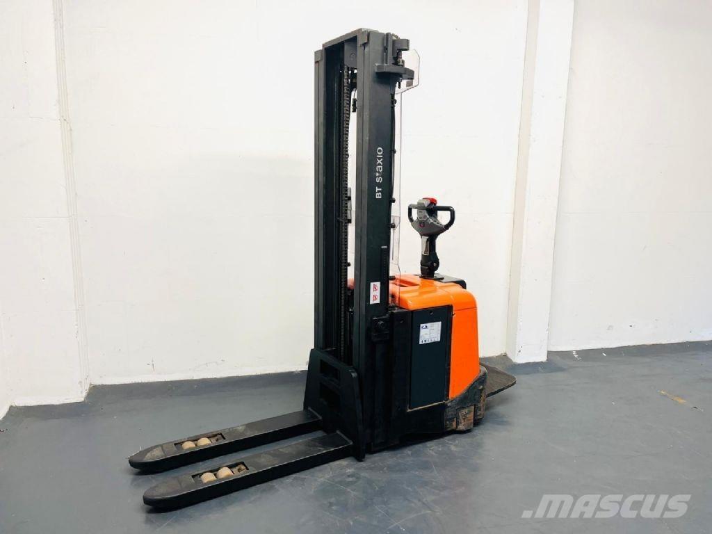 BT SPE160L Empilhador para operador externo