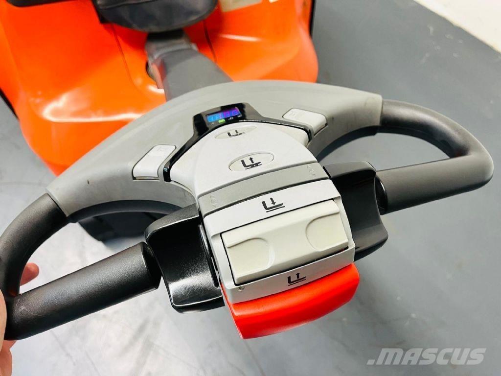 BT SWE 160 L Empilhador para operador externo