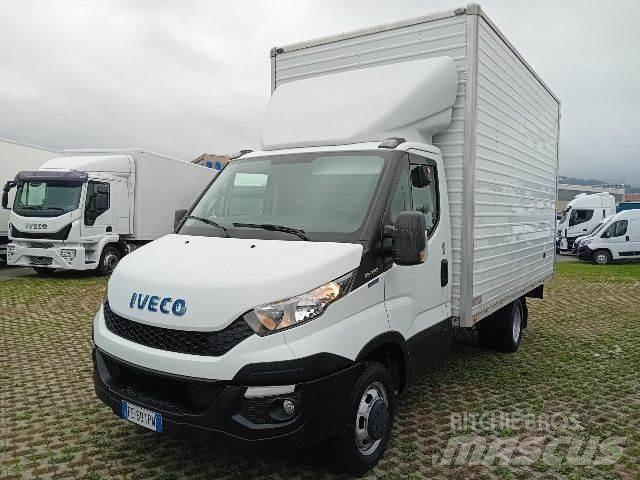Iveco 35C13 Camiões de caixa fechada