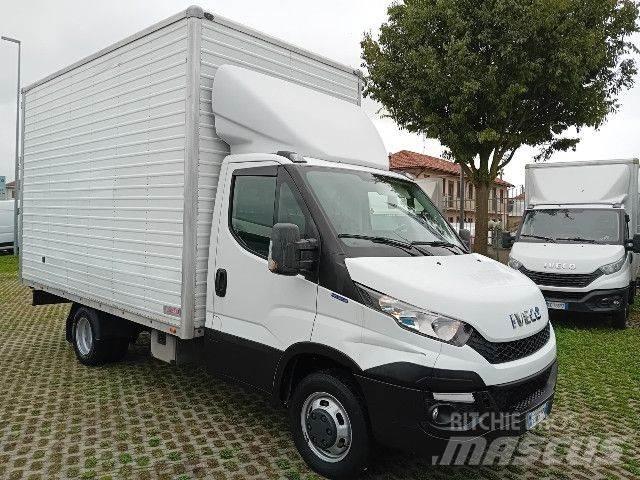Iveco 35C13 Camiões de caixa fechada