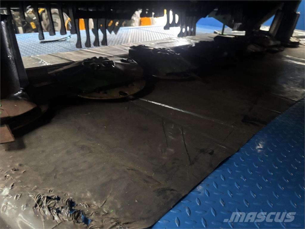 John Deere F310R Gadanheiras