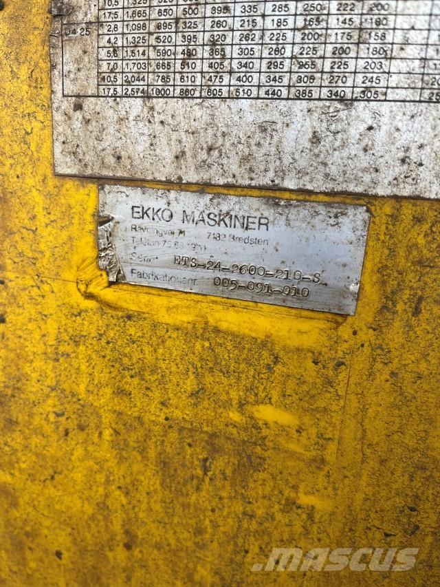 Ekko 2800L Pulverizadores rebocados