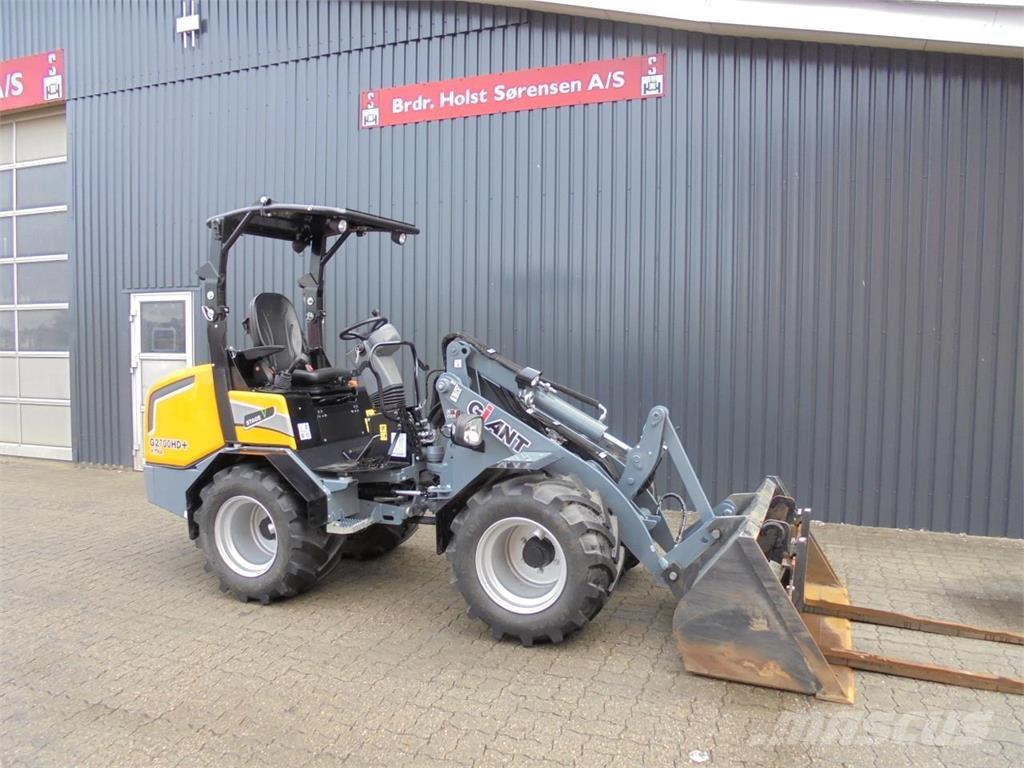 GiANT G2700XHDP Mini carregadoras