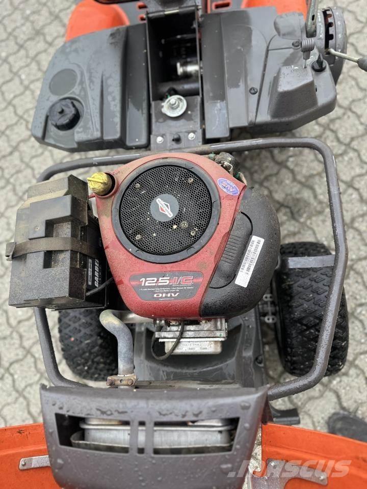 Husqvarna R13C Tractores compactos