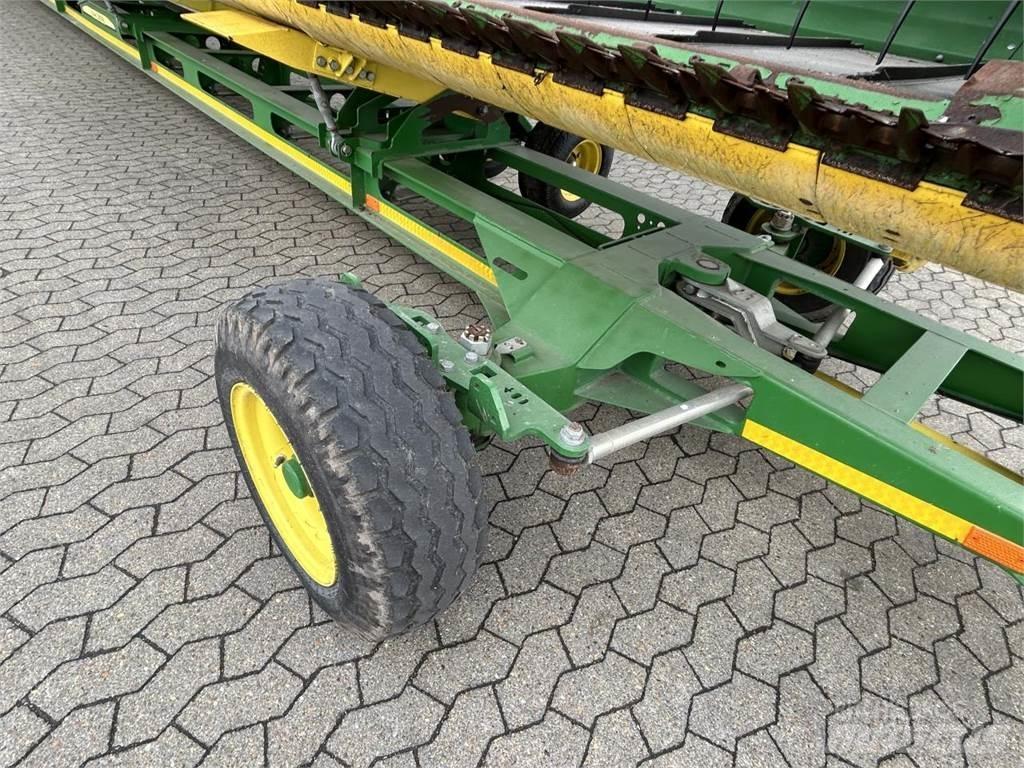 John Deere 640D Ceifeiras debulhadoras compactas