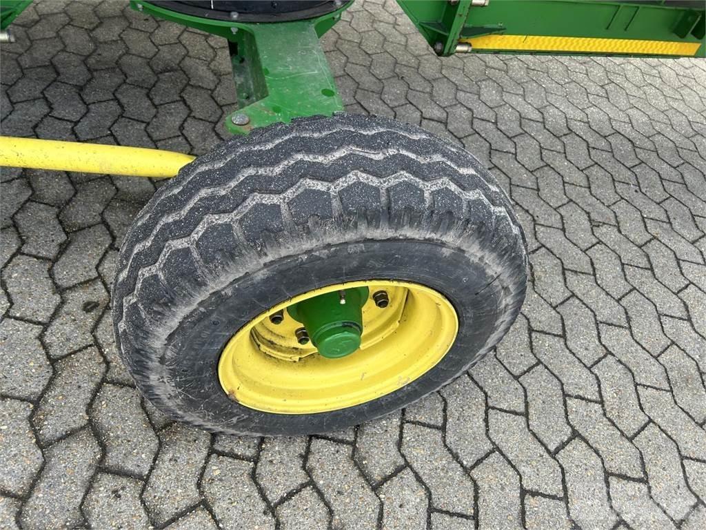 John Deere 640D Ceifeiras debulhadoras compactas