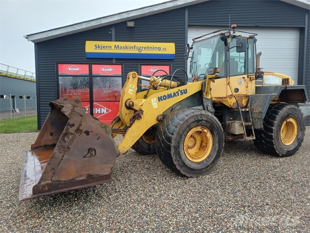 Komatsu WA 320 Pás carregadoras de rodas